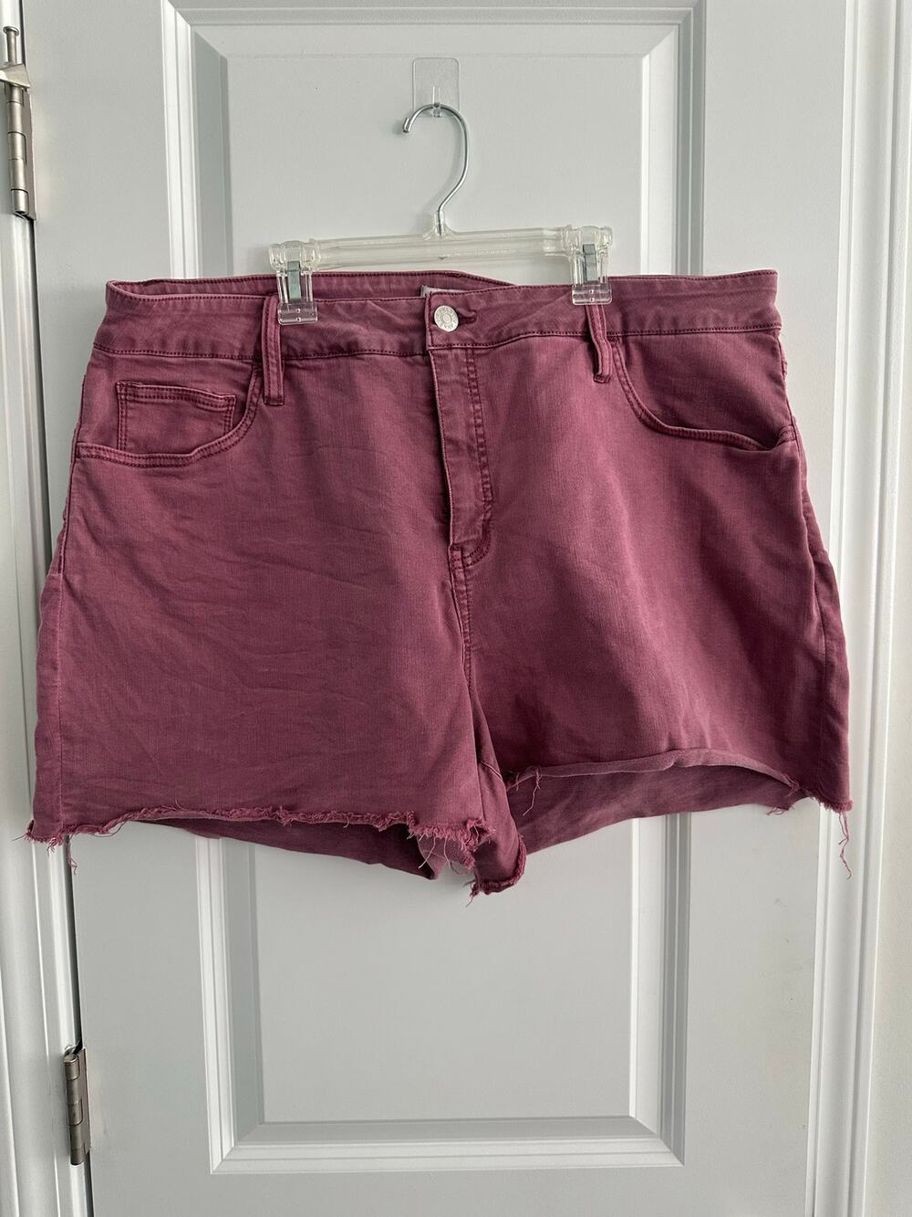 Ava & Viv Mauve Denim Cutoff Shorts – Size 20W